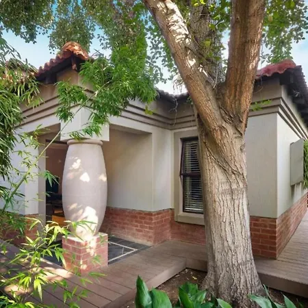 Menlyn Boutique Hotel Pretoria Exterior photo The house in 2011